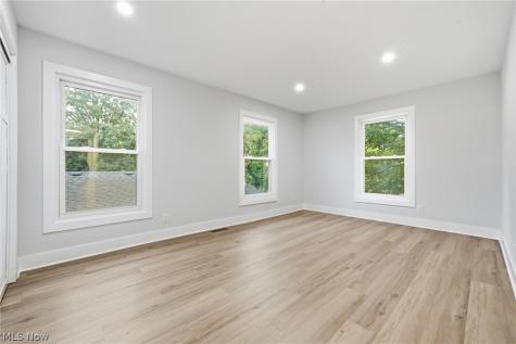 2108 Glouchester Drive Lyndhurst OH 44124