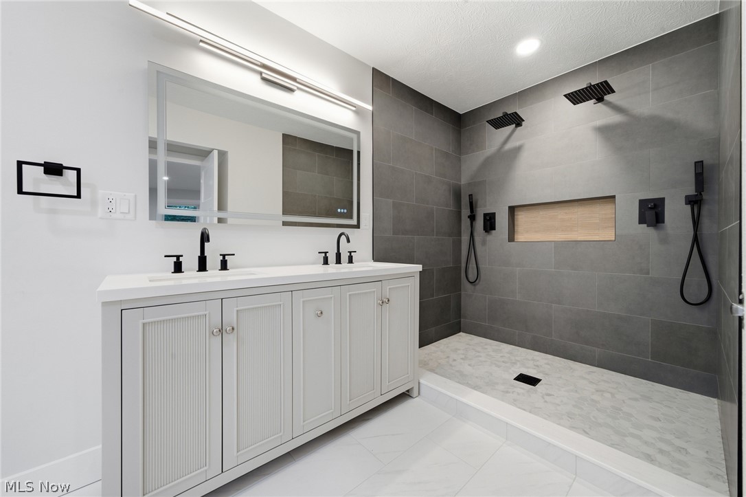 2108 Glouchester Drive Lyndhurst OH 44124