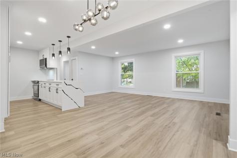 2108 Glouchester Drive Lyndhurst OH 44124