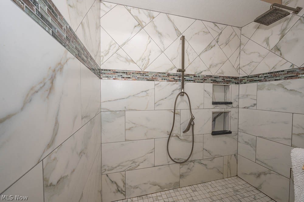 143 Lake Shore Drive Columbiana OH 44408
