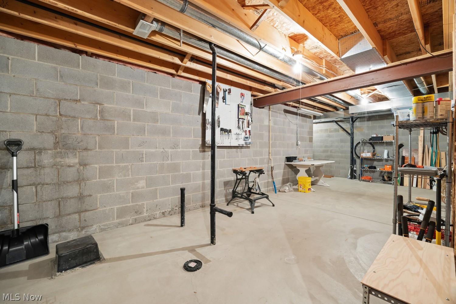 560 Queens Court Copley OH 44321