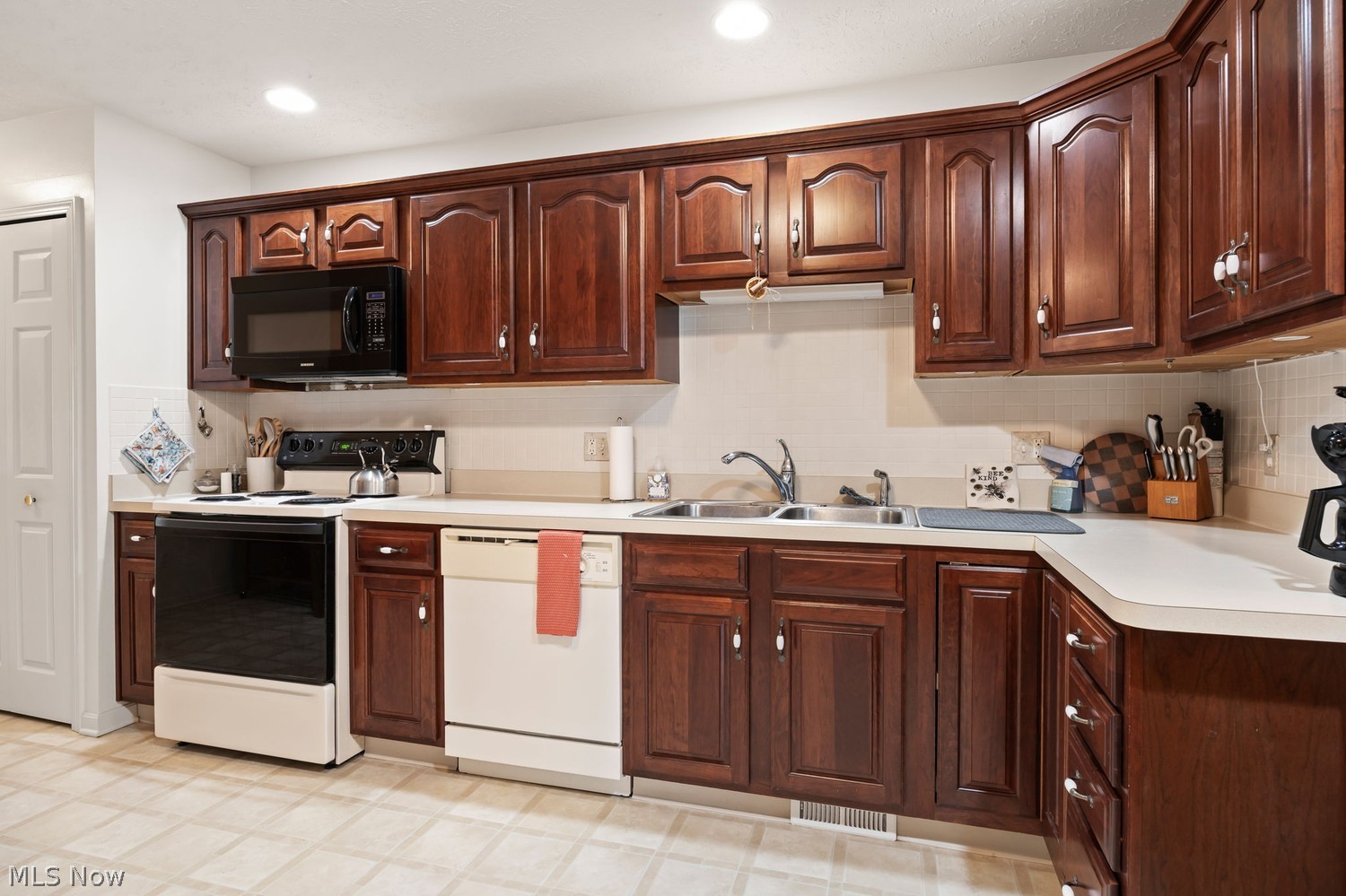 560 Queens Court Copley OH 44321