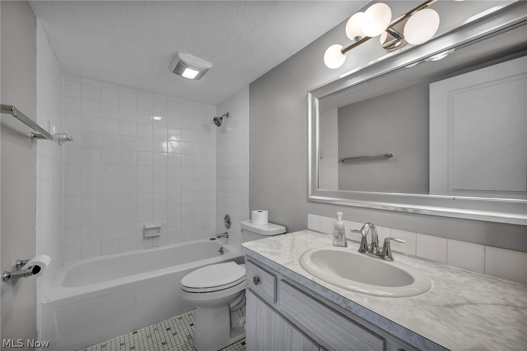 4183 Columbia Road North Olmsted OH 44070