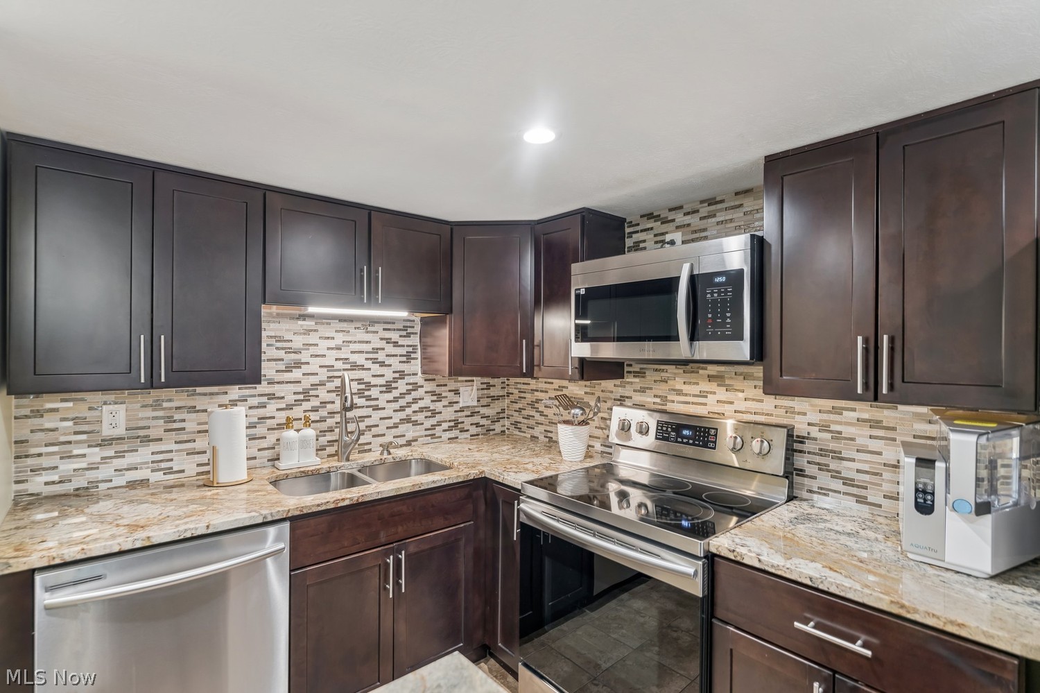 727 Tollis Parkway Broadview Heights OH 44147