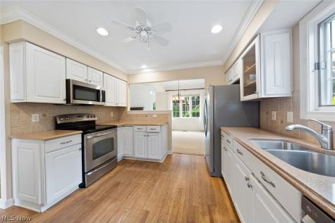 9 Aberdeen Court Rocky River OH 44116