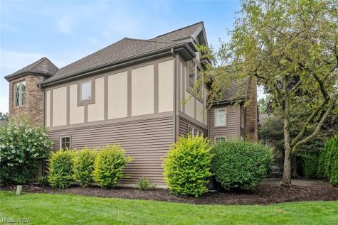 9 Aberdeen Court Rocky River OH 44116
