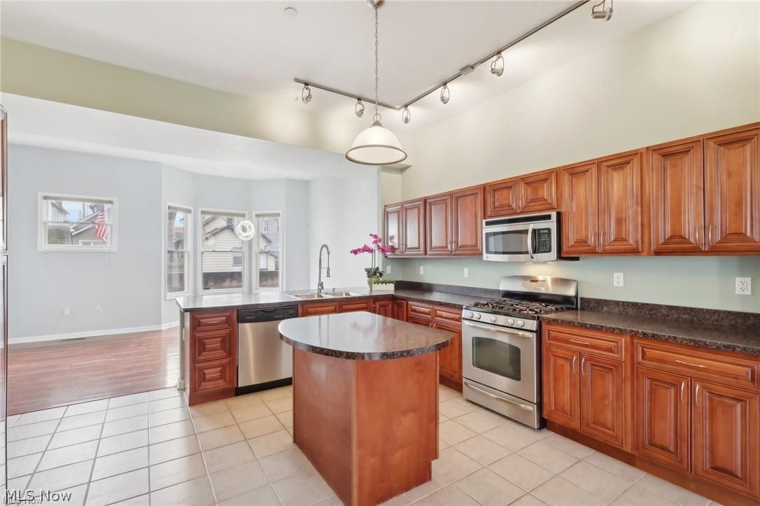 1338 W 54th Street Cleveland OH 44102