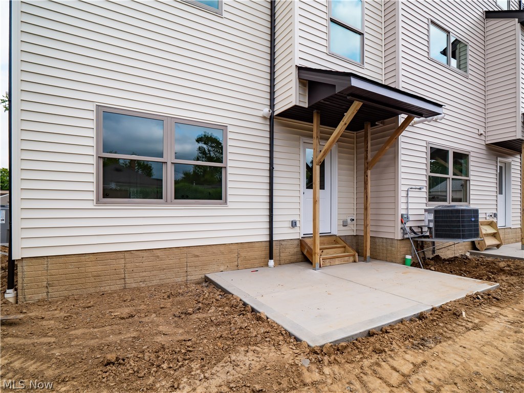 3274 Warren Road Cleveland OH 44111
