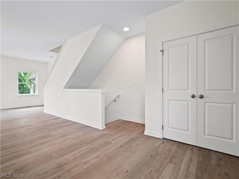3274 Warren Road Cleveland OH 44111