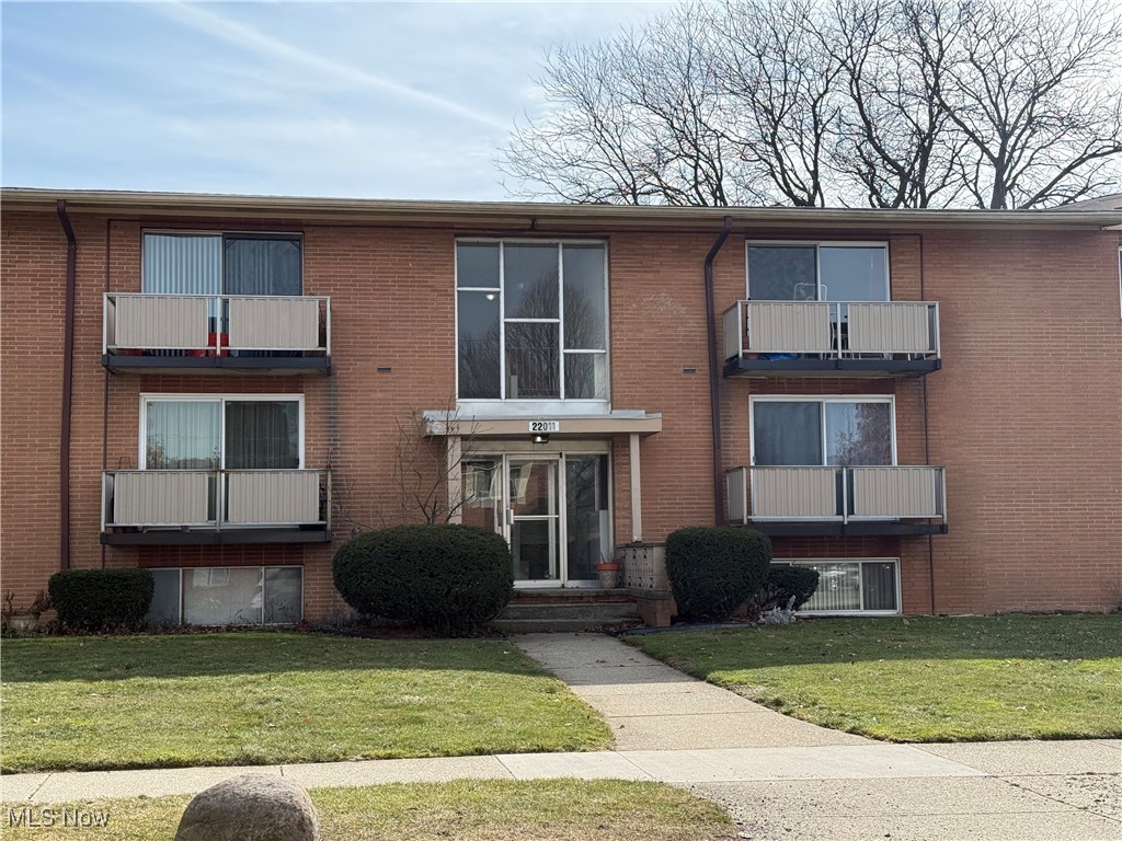 22011 River Oaks Drive Rocky River OH 44116