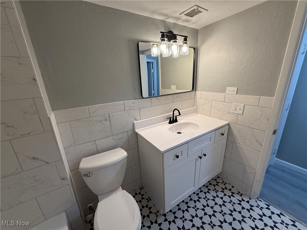 22011 River Oaks Drive Rocky River OH 44116