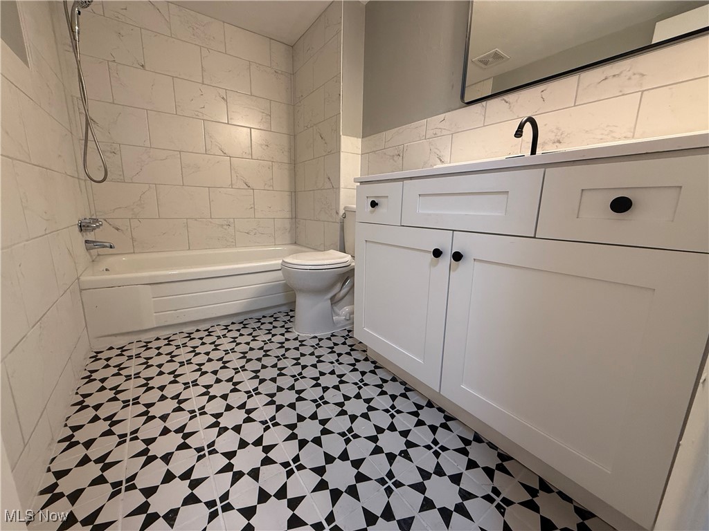 22011 River Oaks Drive Rocky River OH 44116