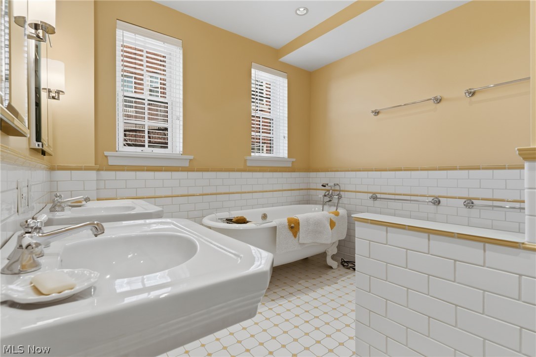 13901 Shaker Boulevard Cleveland OH 44120
