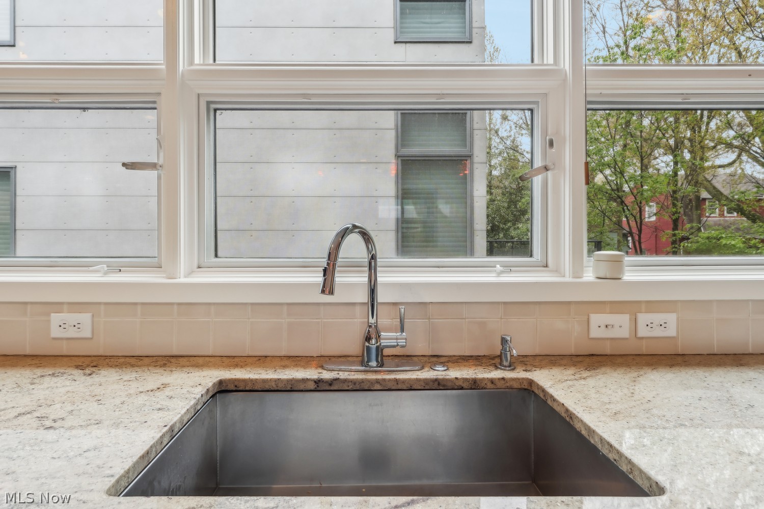 11 Clifton Pointe Lakewood OH 44107