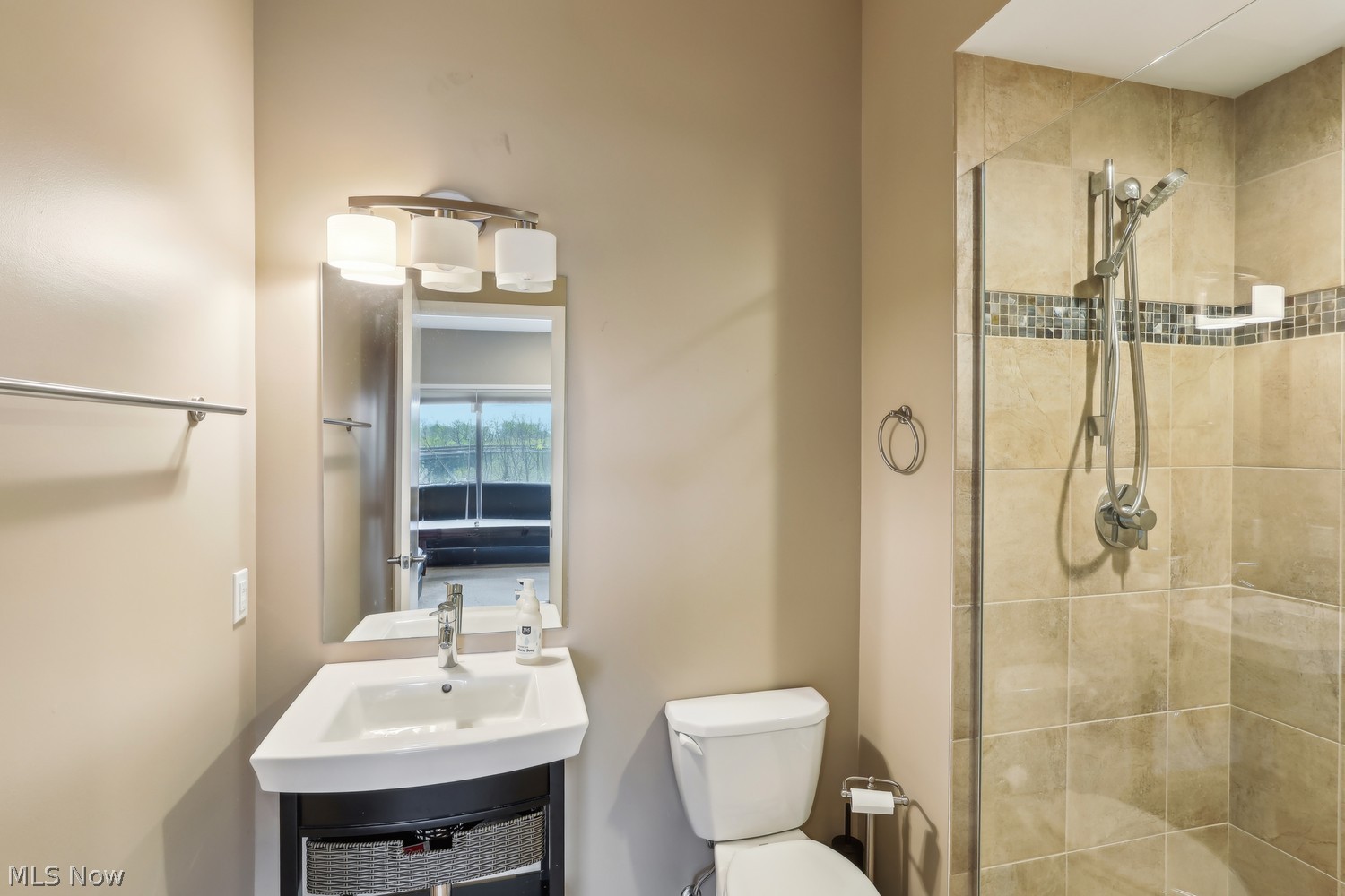 11 Clifton Pointe Lakewood OH 44107