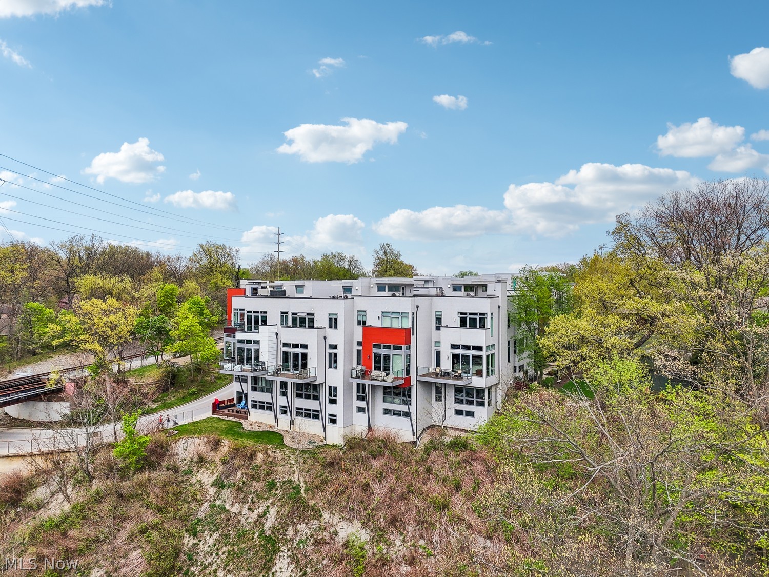 11 Clifton Pointe Lakewood OH 44107