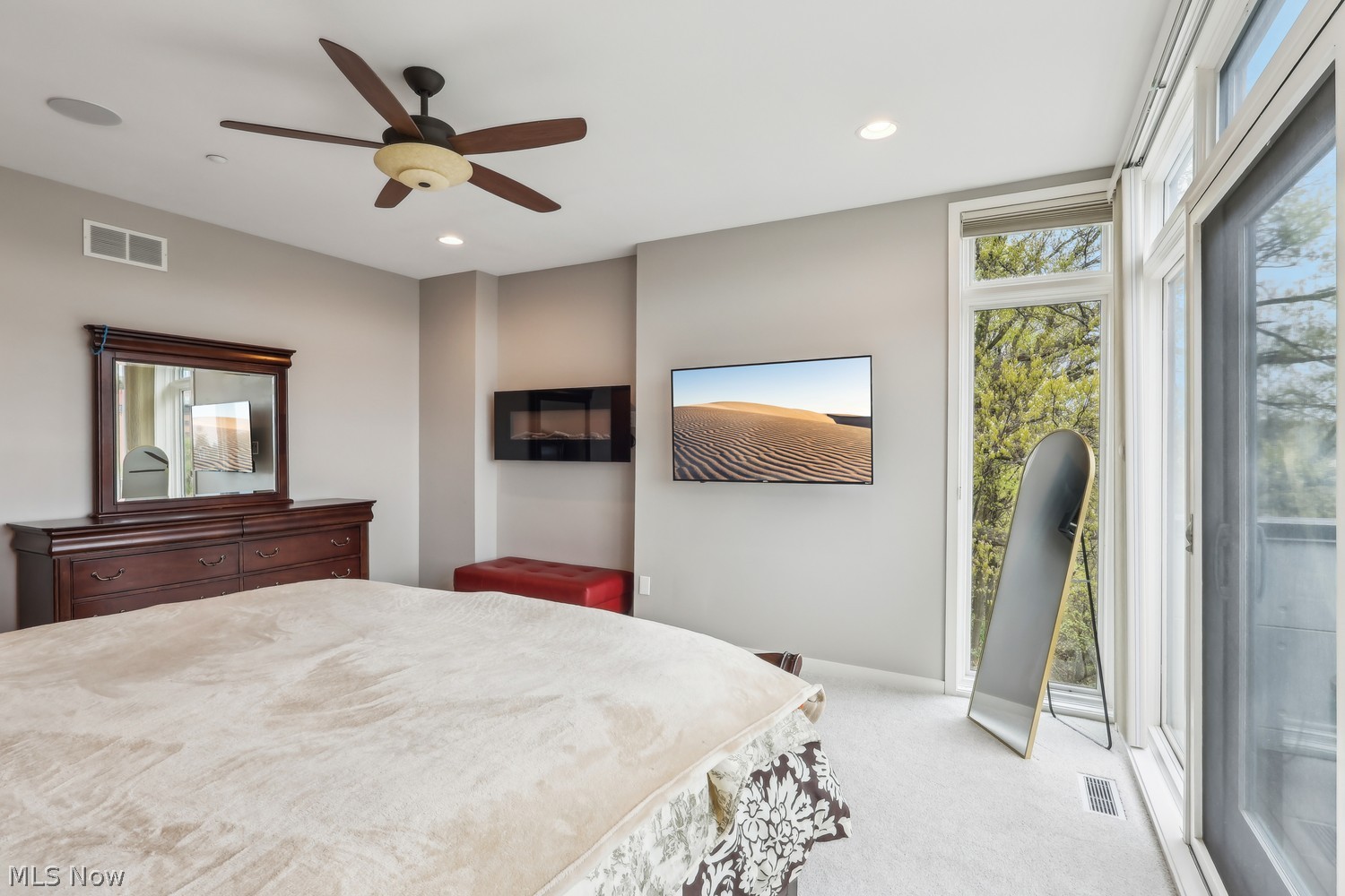 11 Clifton Pointe Lakewood OH 44107