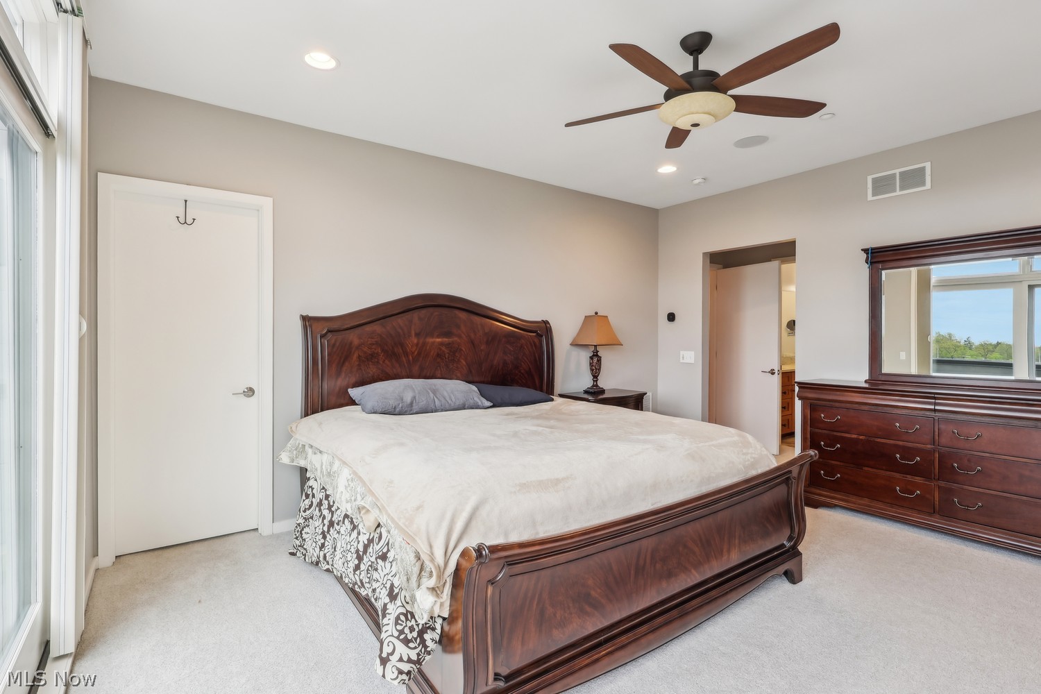 11 Clifton Pointe Lakewood OH 44107