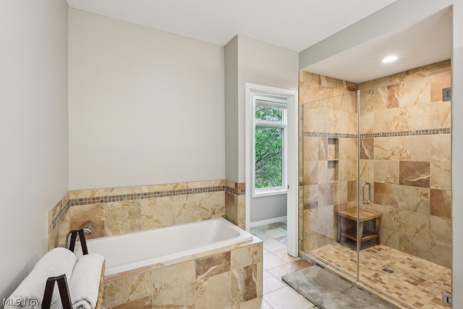 11 Clifton Pointe Lakewood OH 44107