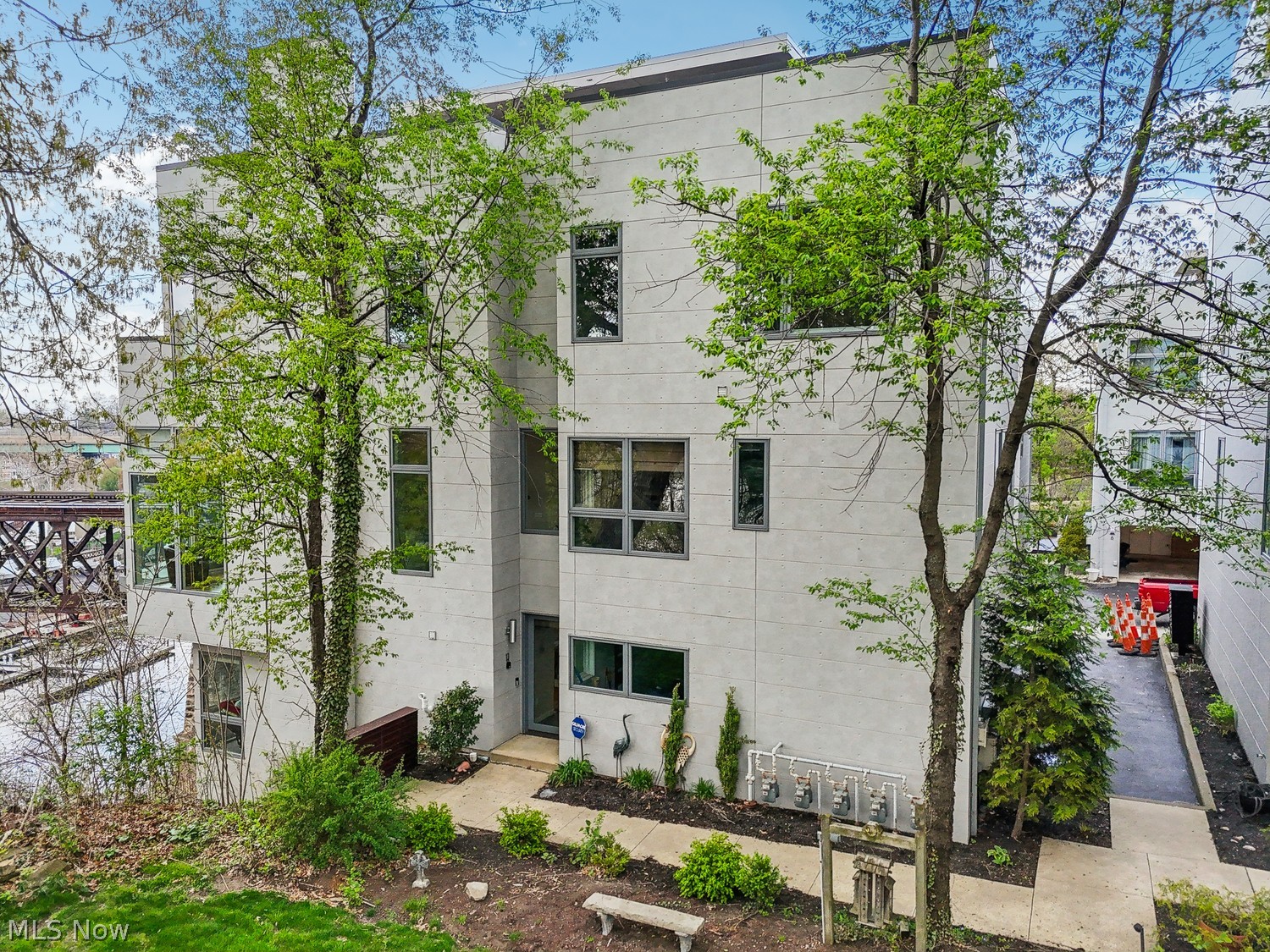 11 Clifton Pointe Lakewood OH 44107