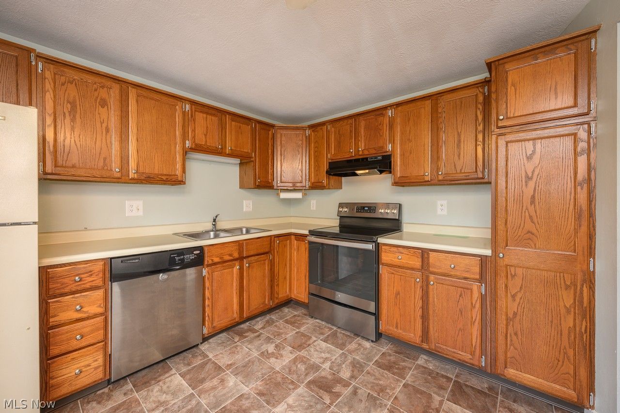 3201 Mariners Island Drive NW Canton OH 44708