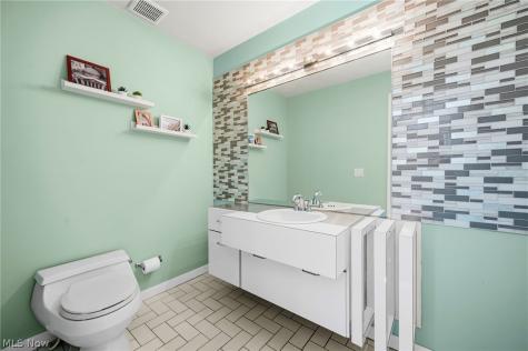 1376 Bobby Lane Westlake OH 44145