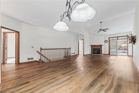 631 N Ridgecliff Street Tallmadge OH 44278