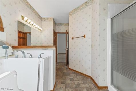 631 N Ridgecliff Street Tallmadge OH 44278