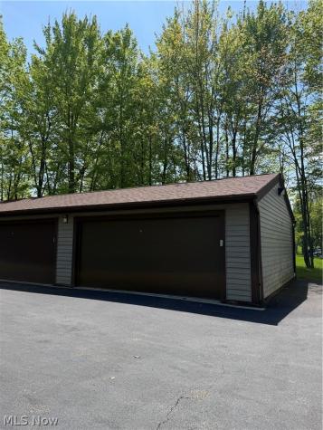 810 Nob Hill Drive Niles OH 44446