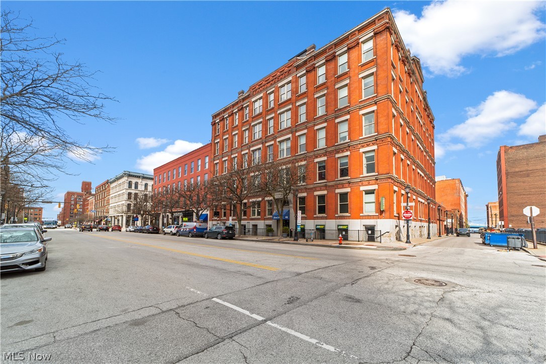 408 W Saint Clair Avenue Cleveland OH 44113