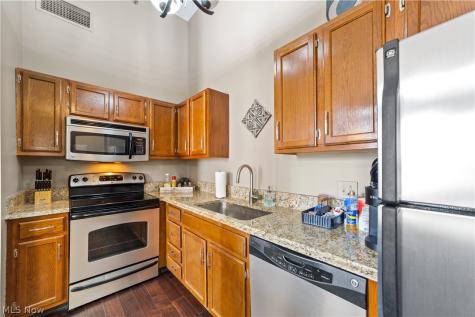 408 W Saint Clair Avenue Cleveland OH 44113