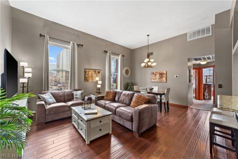 408 W Saint Clair Avenue Cleveland OH 44113