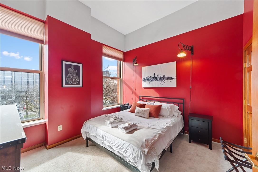 408 W Saint Clair Avenue Cleveland OH 44113
