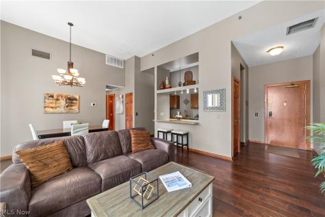 408 W Saint Clair Avenue Cleveland OH 44113