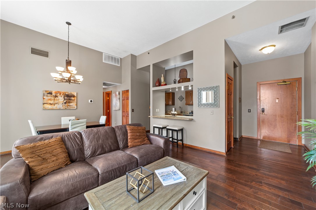 408 W Saint Clair Avenue Cleveland OH 44113