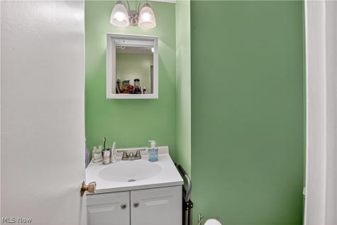 17522 Independence Court Brook Park OH 44142