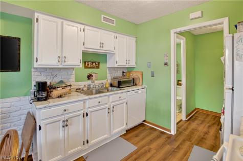 17522 Independence Court Brook Park OH 44142