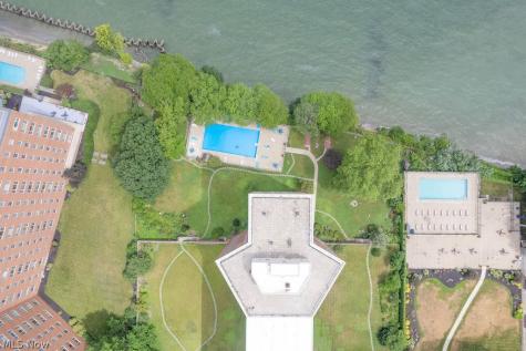11820 Edgewater Drive Lakewood OH 44107