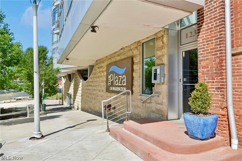 1237 Washington Avenue Cleveland OH 44113