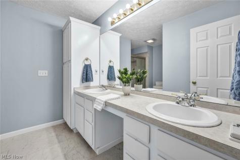 2747 Wyndgate Court Westlake OH 44145