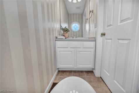 2747 Wyndgate Court Westlake OH 44145