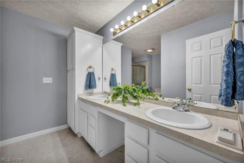 2747 Wyndgate Court Westlake OH 44145