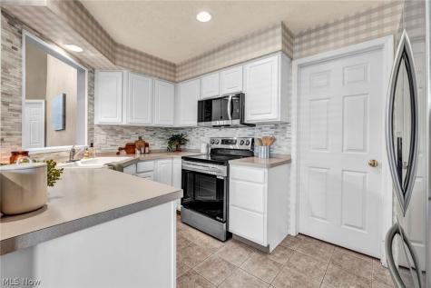 2747 Wyndgate Court Westlake OH 44145