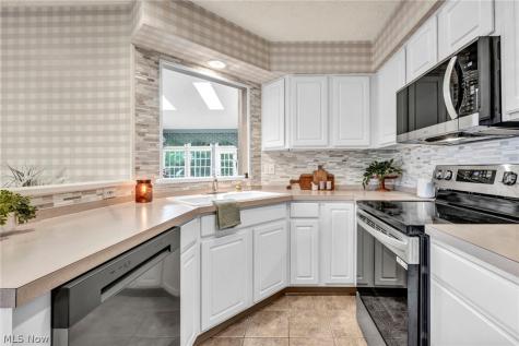 2747 Wyndgate Court Westlake OH 44145
