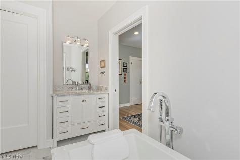2577 Overlook Road Cleveland Heights OH 44106