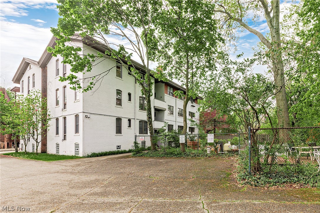 2577 Overlook Road Cleveland Heights OH 44106