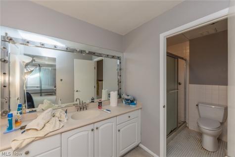 2202 Acacia Park Drive Lyndhurst OH 44124