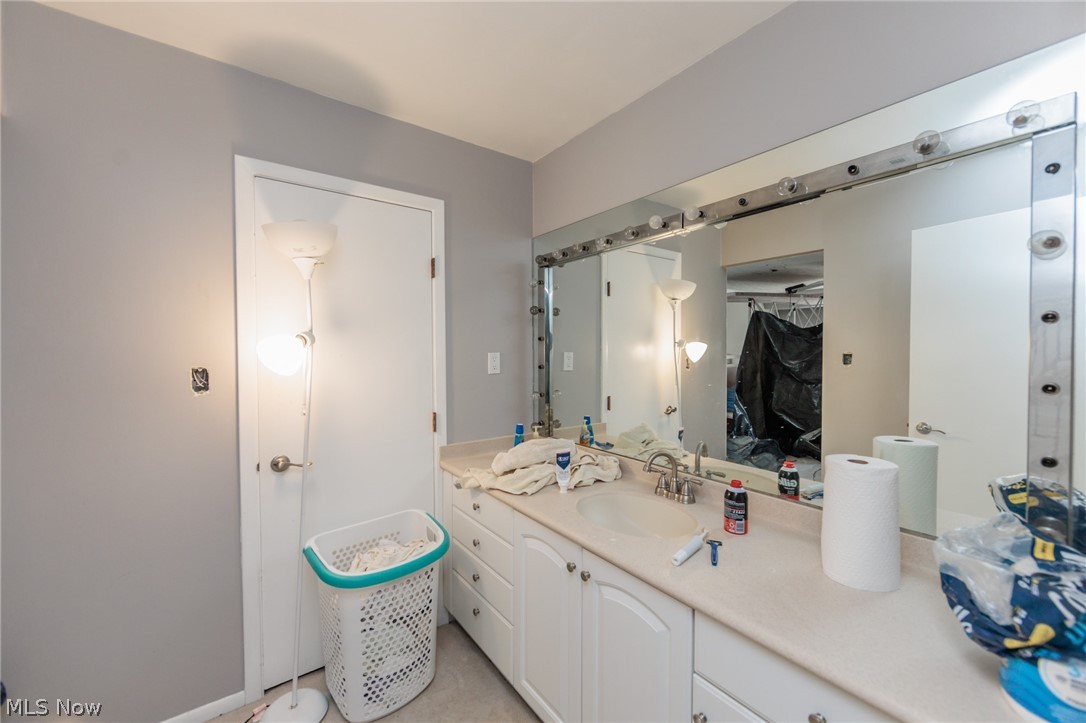 2202 Acacia Park Drive Lyndhurst OH 44124