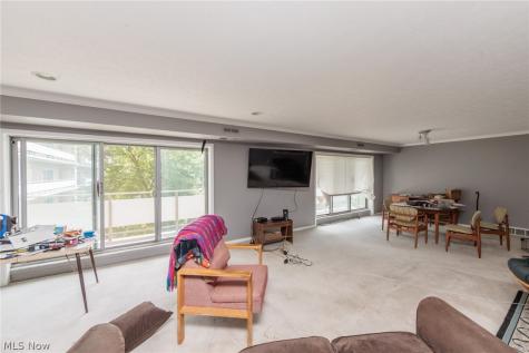 2202 Acacia Park Drive Lyndhurst OH 44124
