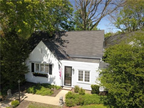 Hillbrook Lane N Chagrin Falls OH 44022